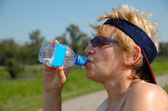 woman-drinking-water-heat-exhaustion-healthy-headlines