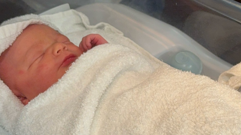 Eight Essential Tips for Bathing Your Newborn